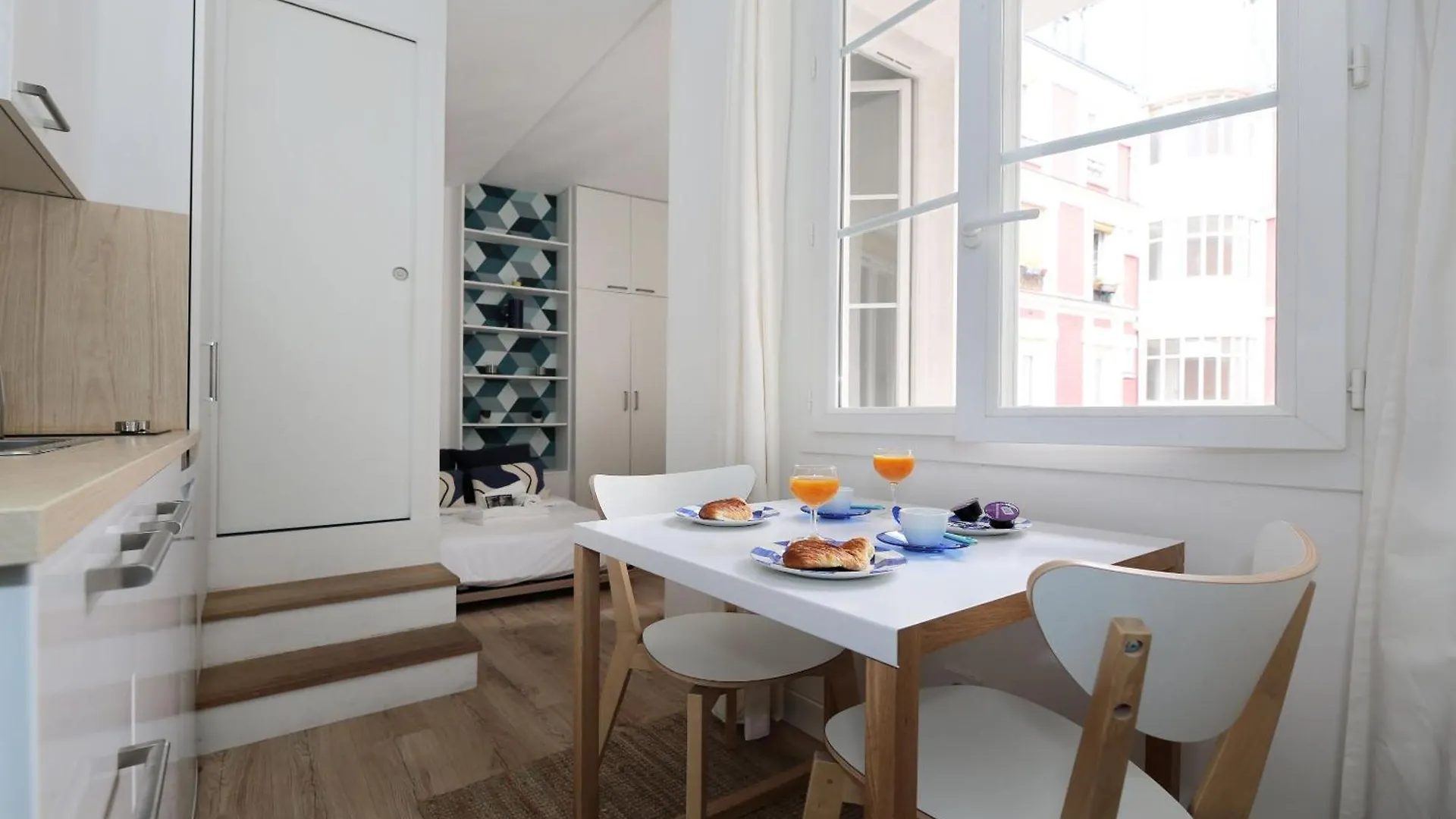 Studio Atypique Refait A Neuf - Paris 10 - 2P Apartment 0*,  France